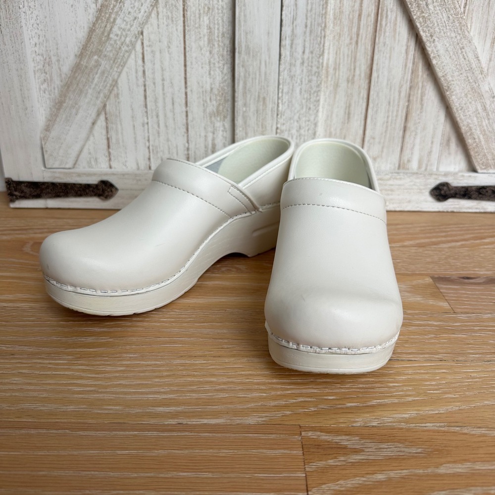 Dansko Professional White Box Clog Iconic Comfort Narrow 37
